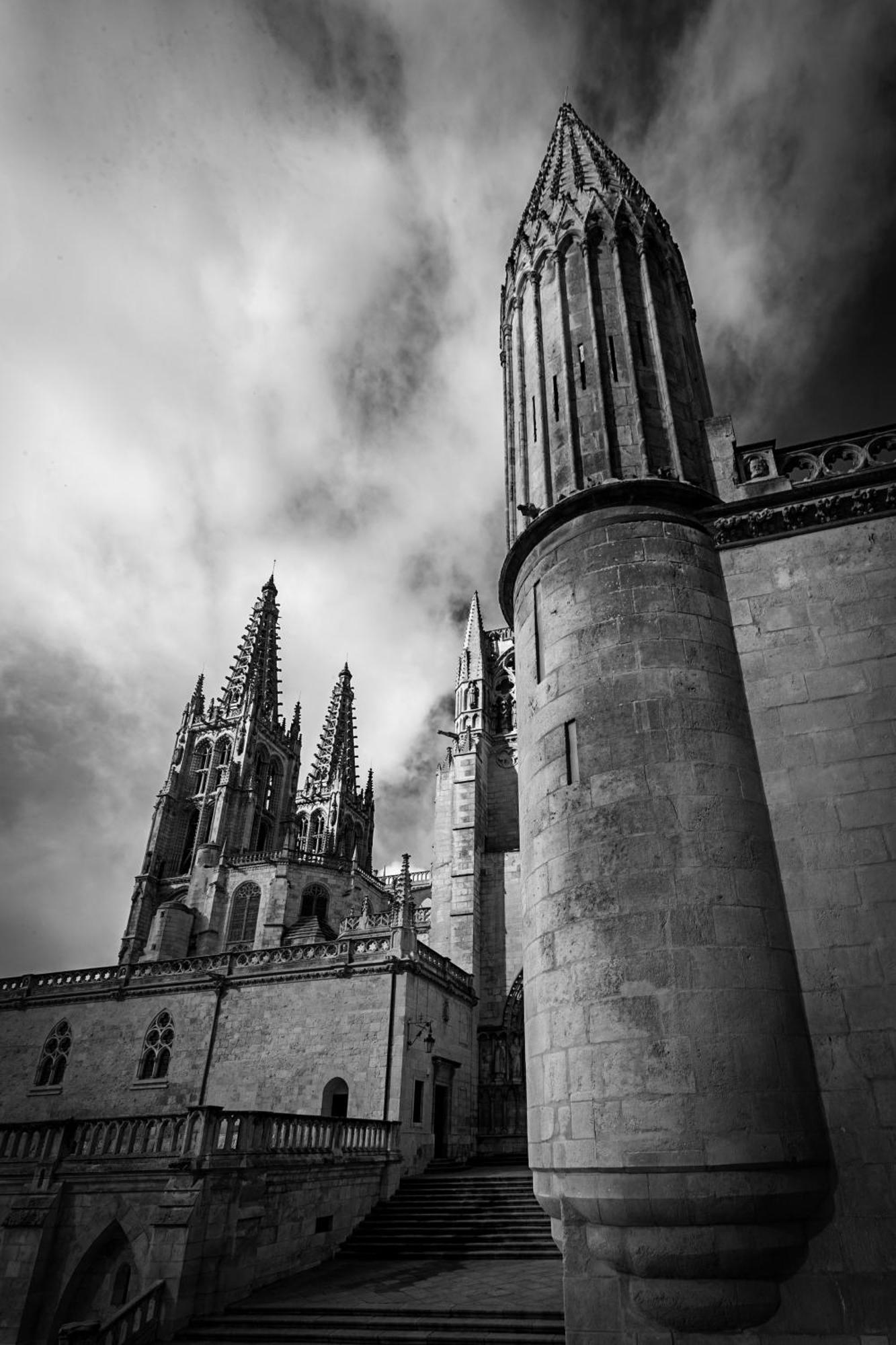 Cinco Balcones A La Catedral By Unique Burgos
