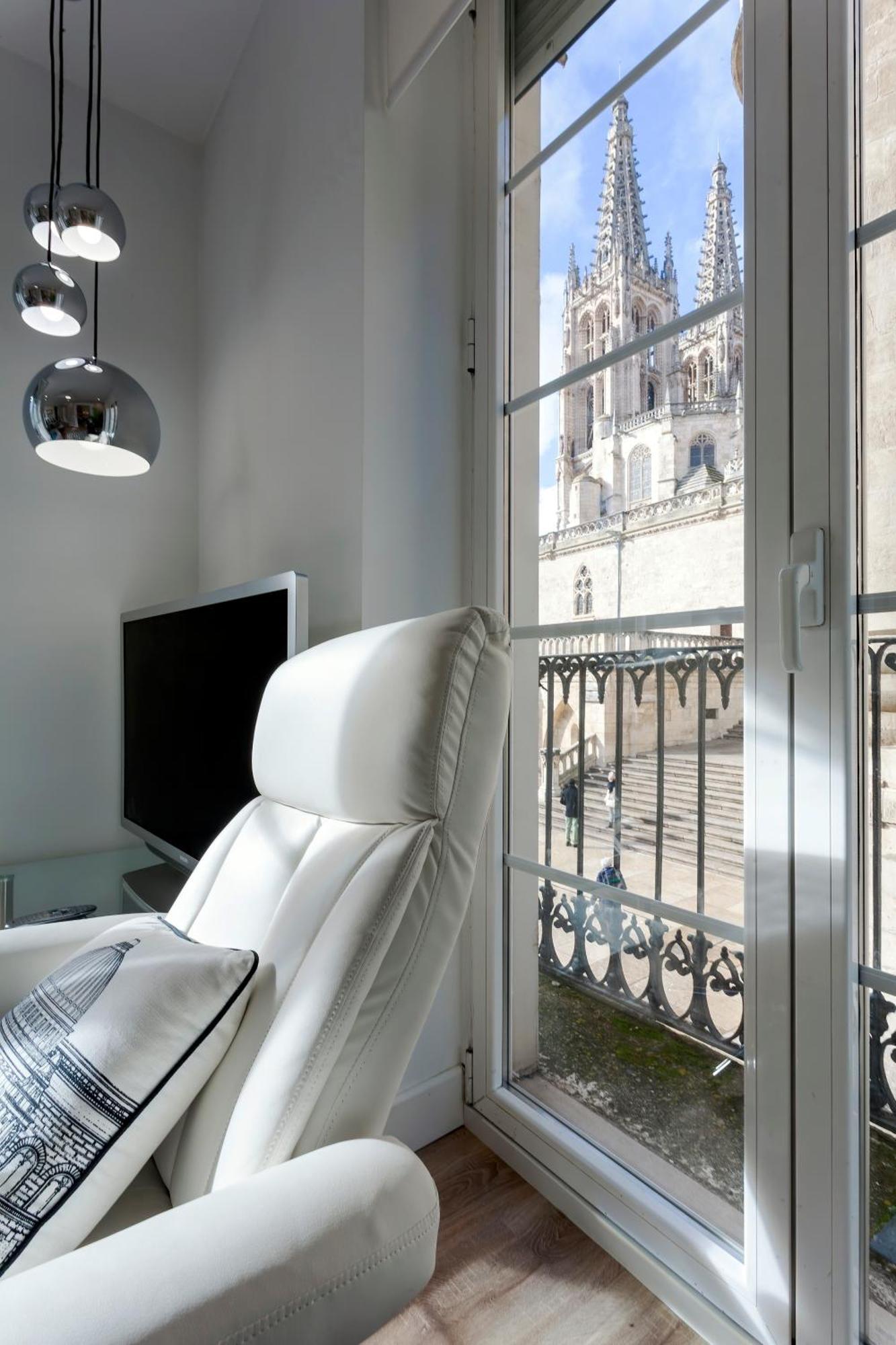 Cinco Balcones A La Catedral By Unique Apartment Burgos